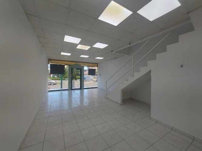 SU LOCAL COMERCIAL A PIE DE CALLE, 100mts2 - 2 NIVELES $1600.00usd