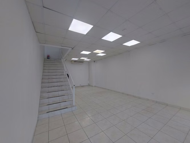 SU LOCAL COMERCIAL A PIE DE CALLE, 100mts2 - 2 NIVELES $1600.00usd