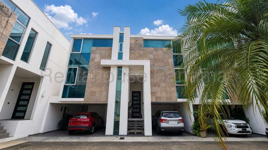 Venta casa en PH Bianco Loft, Altos del Golf IH27-960