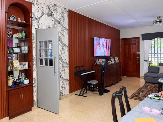 Casa en Villa de las Fuentes I con terraza y recien remodelada - Imagen 2