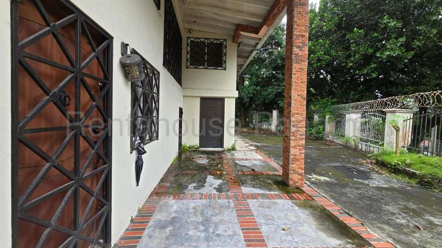 Venta de Casa con 750 m2 de Terreno en Ancón 27-2787GG