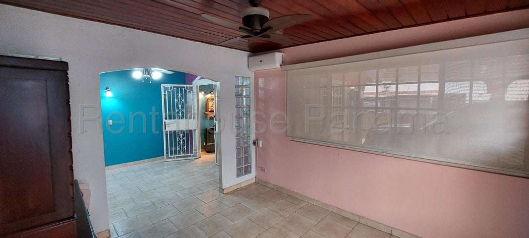 Se vende casa en Parque Lefevre GCEA26-4766