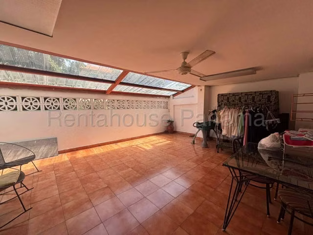 Se vende casa de 3 Niveles en Obarrio GCEA27-216 - Imagen 15