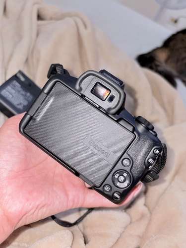 Cámara Canon último modelo, poco uso.  - Imagen 11