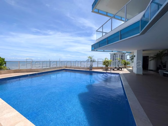 East Coast: furnished 2 hab apartment on the most sought after avenue! Available in Nov. Book now!