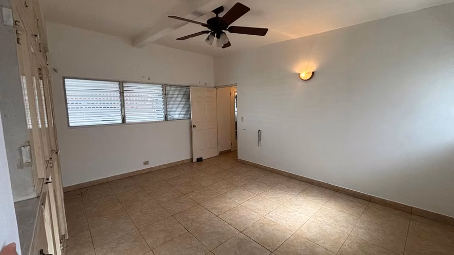 CASA EN VENTA EN CHANS | AMPLIA, REMODELADA Y CON GRAN PATIO TRASERO - RM - Imagen 5