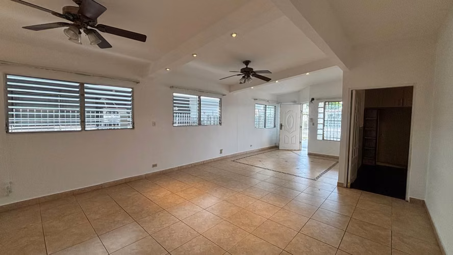CASA EN VENTA EN CHANS | AMPLIA, REMODELADA Y CON GRAN PATIO TRASERO - RM - Imagen 2