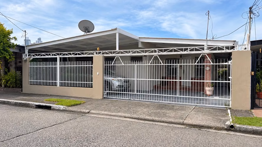 CASA EN VENTA EN CHANS | AMPLIA, REMODELADA Y CON GRAN PATIO TRASERO - RM - Imagen 1