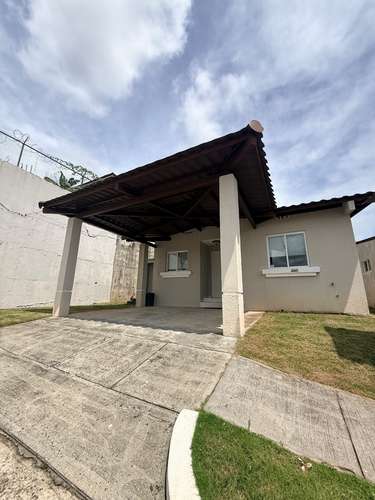 SE VENDE CASA de esquina cerca del metro de Panamá Oeste