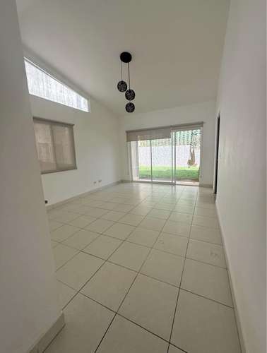 SE VENDE CASA de esquina cerca del metro de Panamá Oeste