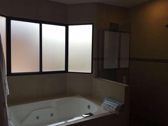 ALQUILER — CASA CON PISCINA PRIVADA EN CLAYTON