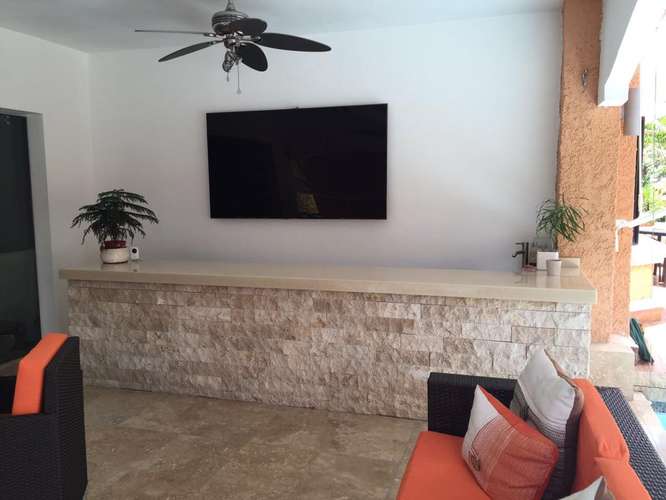 ALQUILER — CASA CON PISCINA PRIVADA EN CLAYTON