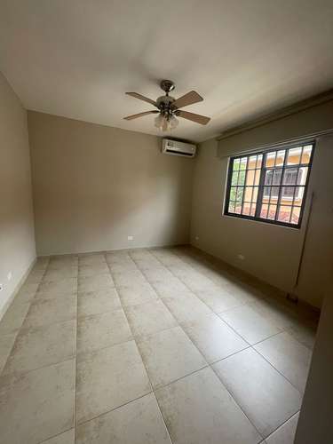 ALQUILER — CASA CON TERRAZA Y PATIO EN CLAYTON