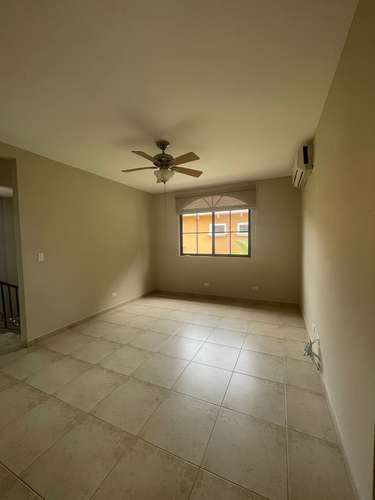 ALQUILER — CASA CON TERRAZA Y PATIO EN CLAYTON