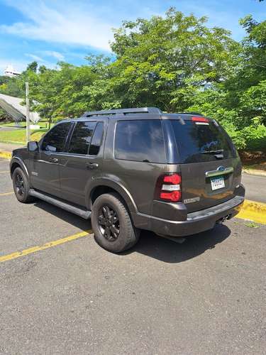 Ford Explorer XLT 4x4 