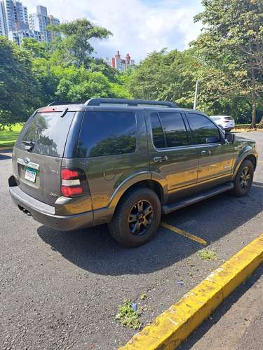 Ford Explorer XLT 4x4 