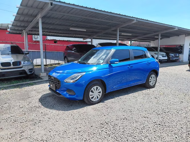 2025 Suzuki Swift - 1009 km - garantía de agencia hasta agosto 2028