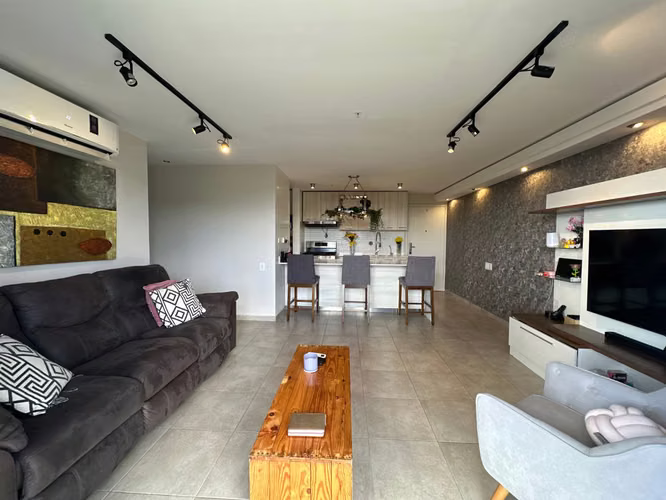 Venta de amplio apartamento en Hacienda Golf - Imagen 2