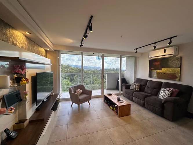 Venta de amplio apartamento en Hacienda Golf - Imagen 3