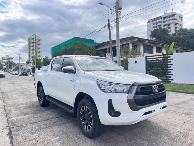 Toyota Hilux 2024 AUTOMÁTICO  - Imagen 3