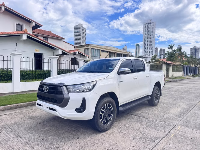 Toyota Hilux 2024 AUTOMÁTICO 