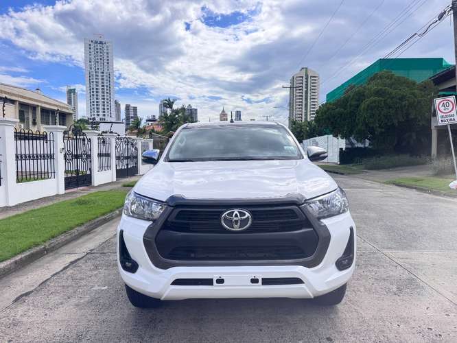 Toyota Hilux 2024 AUTOMÁTICO  - Imagen 2
