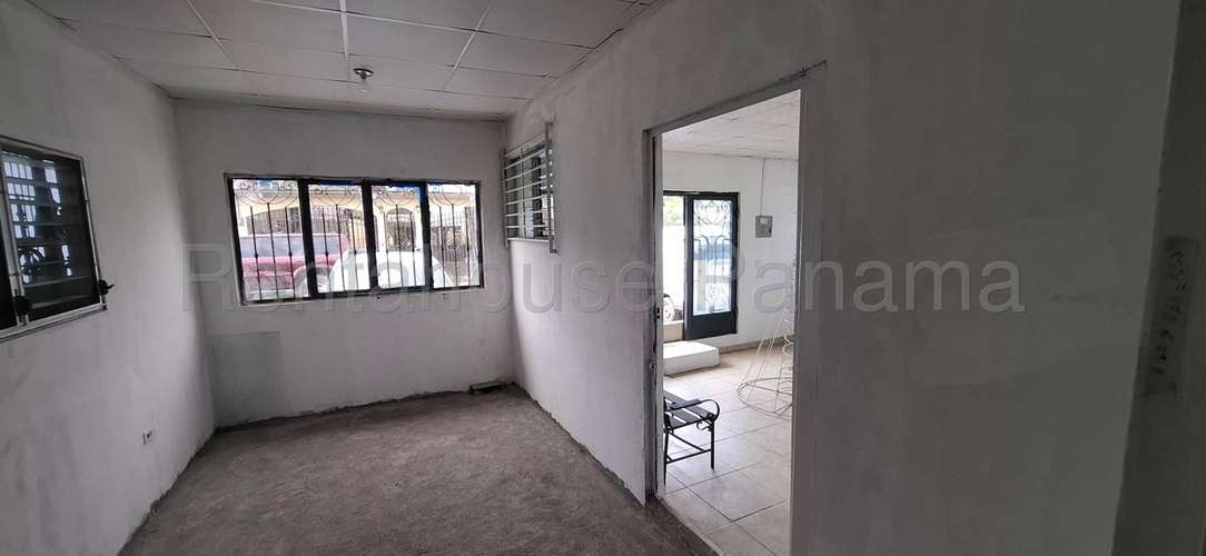 Venta Propiedad Comercial con Locales y Depositos 500 m2 Parque Lefevre - ALYC 26-5333 - Imagen 4