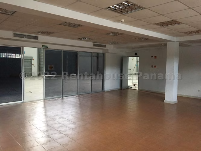Venta Galera con Oficinas y Local 1,300 m2 Calle 12 de Octubre - ALYC 24-2730
