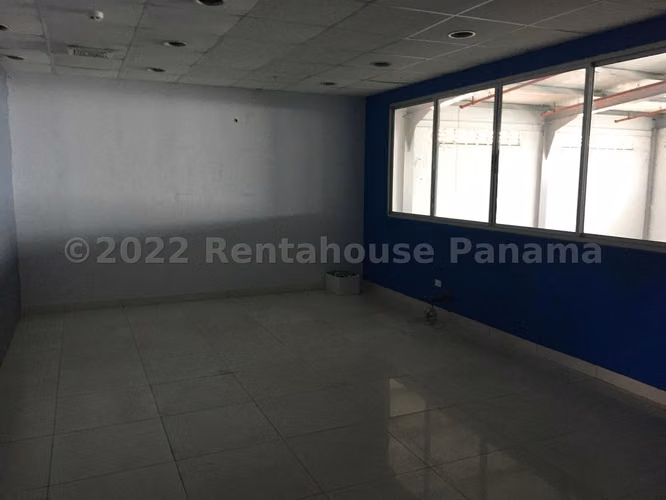 Venta Galera con Oficinas y Local 1,300 m2 Calle 12 de Octubre - ALYC 24-2730