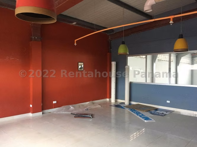 Venta Galera con Oficinas y Local 1,300 m2 Calle 12 de Octubre - ALYC 24-2730