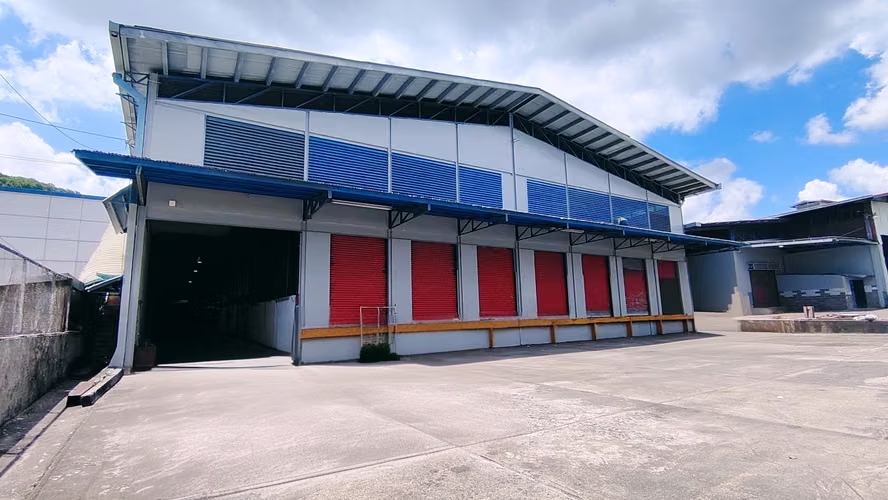 Alquiler de Bodega de 10000 m2 en Milla 8