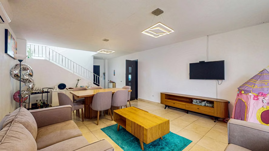 Venta de casa dúplex con doble terraza y garita de seguridad – PH Villa Tiber, Brisas del Golf - Imagen 3