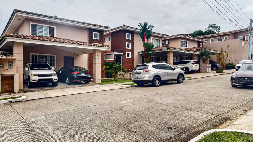Venta de casa dúplex con doble terraza y garita de seguridad – PH Villa Tiber, Brisas del Golf