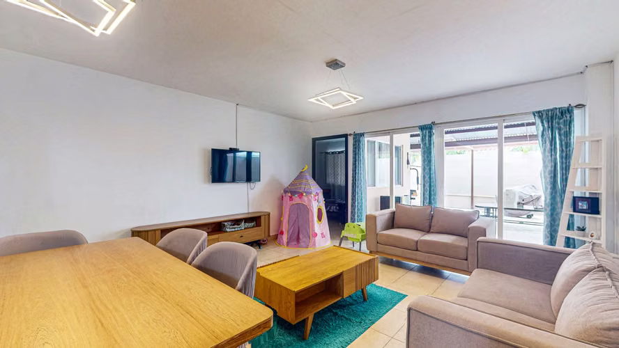 Venta de casa dúplex con doble terraza y garita de seguridad – PH Villa Tiber, Brisas del Golf - Imagen 4