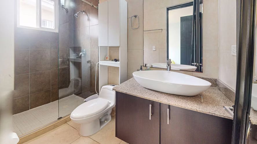 Venta de casa dúplex con doble terraza y garita de seguridad – PH Villa Tiber, Brisas del Golf - Imagen 17