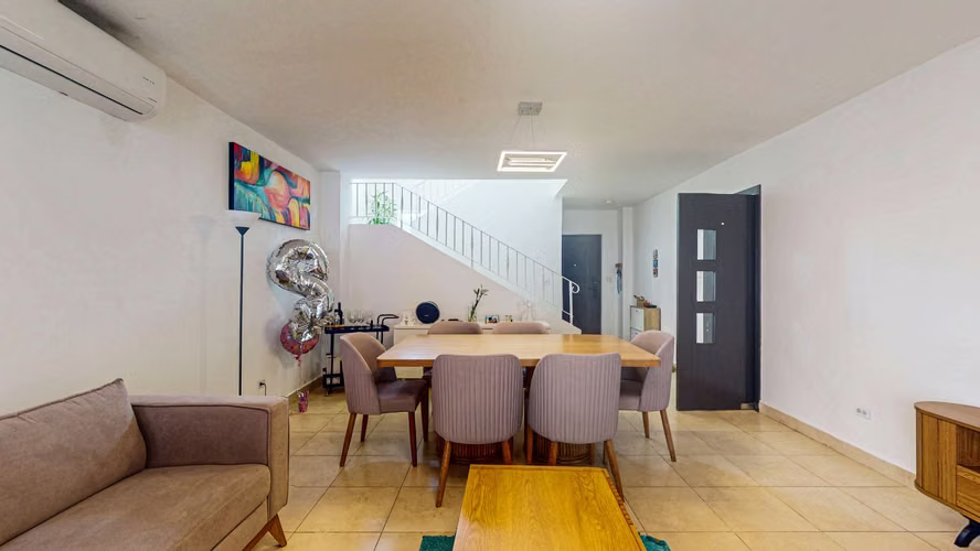 Venta de casa dúplex con doble terraza y garita de seguridad – PH Villa Tiber, Brisas del Golf - Imagen 6