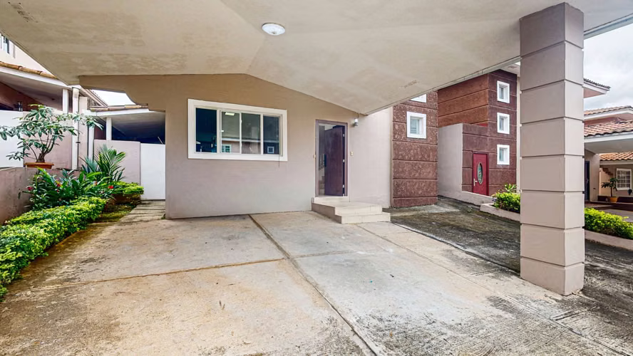 Venta de casa dúplex con doble terraza y garita de seguridad – PH Villa Tiber, Brisas del Golf - Imagen 20