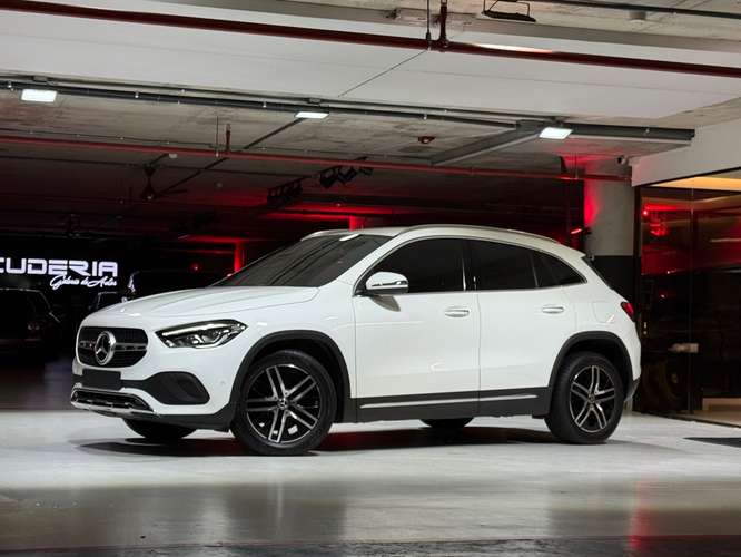 MERCEDES-BENZ GLA200 del 2020 - Imagen 2