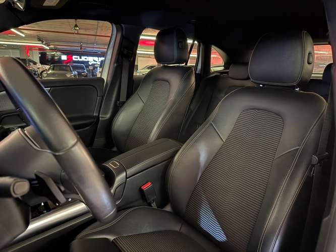MERCEDES-BENZ GLA200 del 2020 - Imagen 11