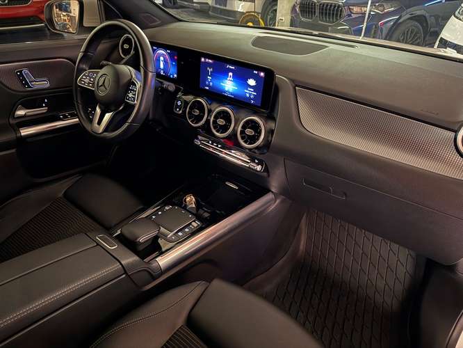 MERCEDES-BENZ GLA200 del 2020 - Imagen 15