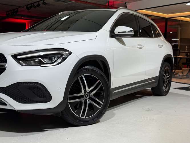 MERCEDES-BENZ GLA200 del 2020 - Imagen 5
