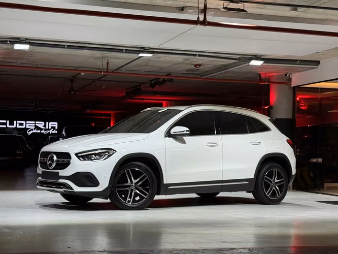 MERCEDES-BENZ GLA200 del 2020 - Imagen 1