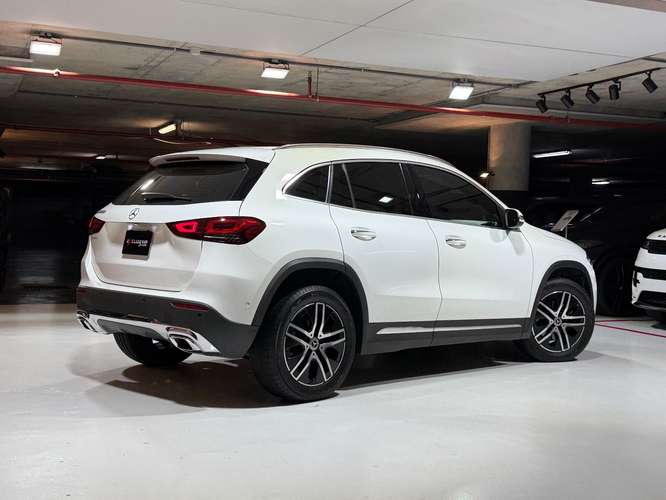 MERCEDES-BENZ GLA200 del 2020 - Imagen 6