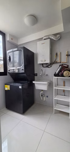 Vendo apto en el cangrejo moderno de 3recamaras 2baños y medio 2 estacionamientos área social  - Imagen 8