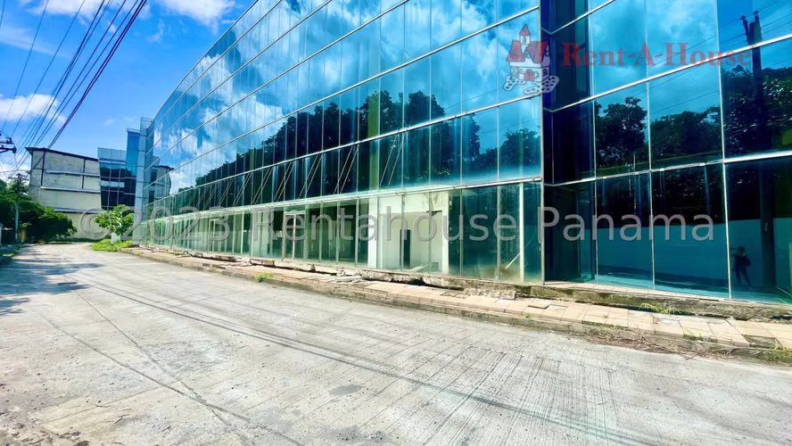 Venta de Local Comecial en Edificio Comercial en Colon 27*1760Mfk