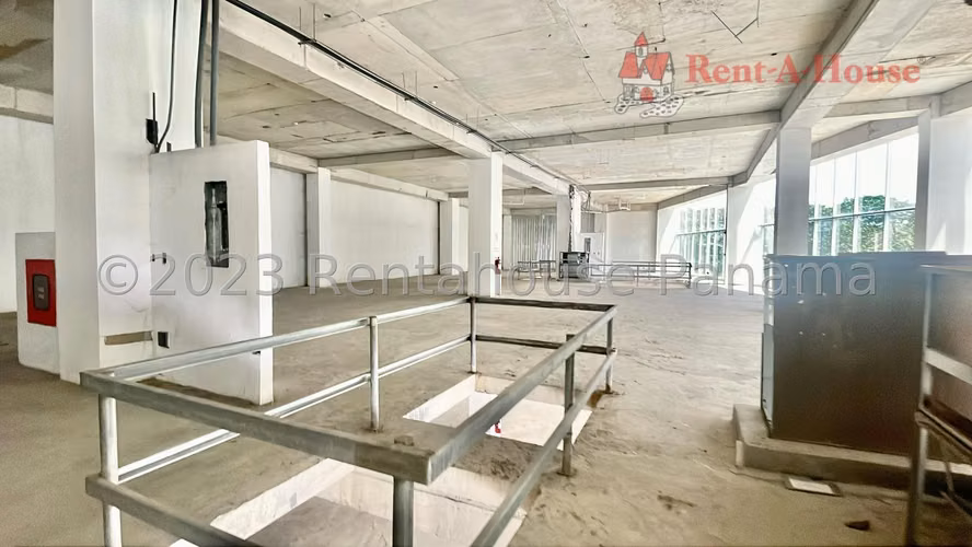 Venta de Local Comecial en Edificio Comercial en Colon 27*1760Mfk