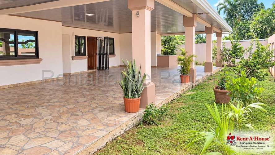 Casa En Venta En Herrera YS
