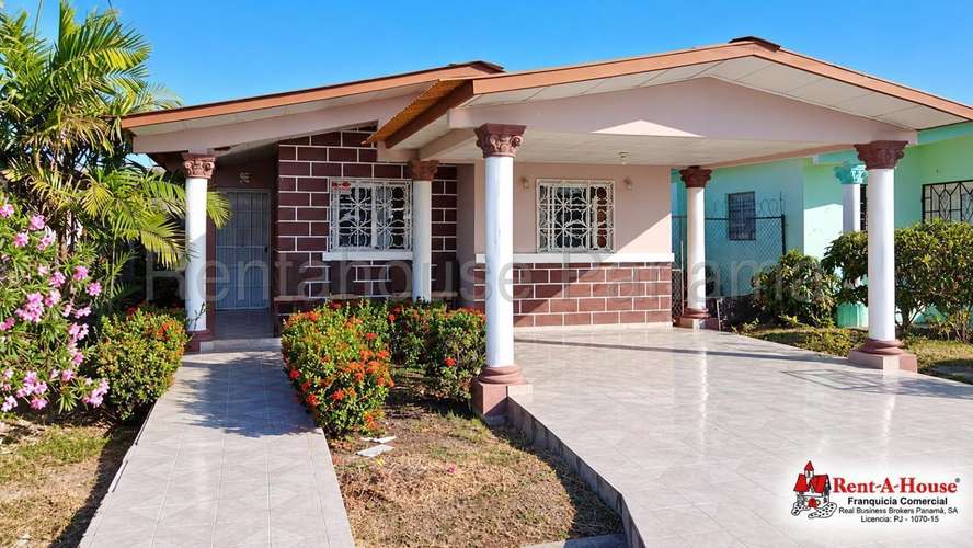 Casa En Venta En La Villa De Los Santos YS