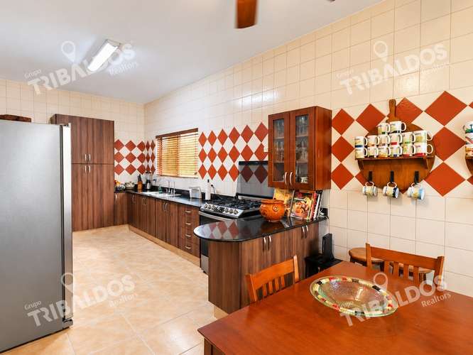 VENTA DE 2 CASAS EN 1 EN COSTA DEL ESTE – 6 RECÁMARAS