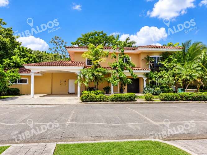 VENTA DE 2 CASAS EN 1 EN COSTA DEL ESTE – 6 RECÁMARAS